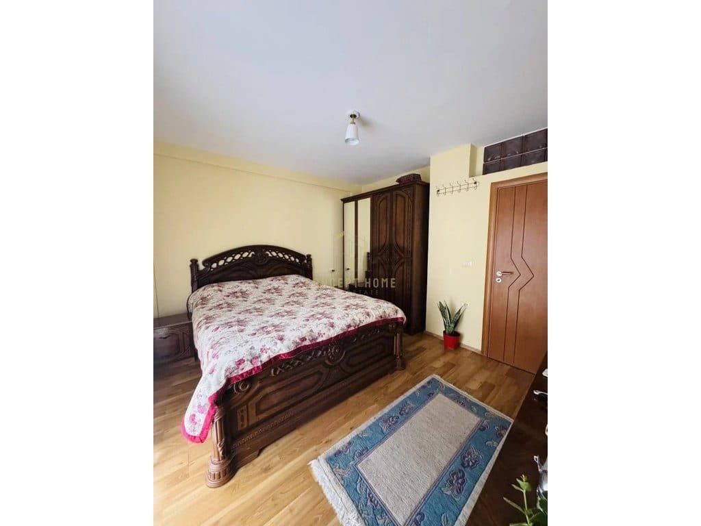Apartament 1+1 te Komuna e Parisit. 4
