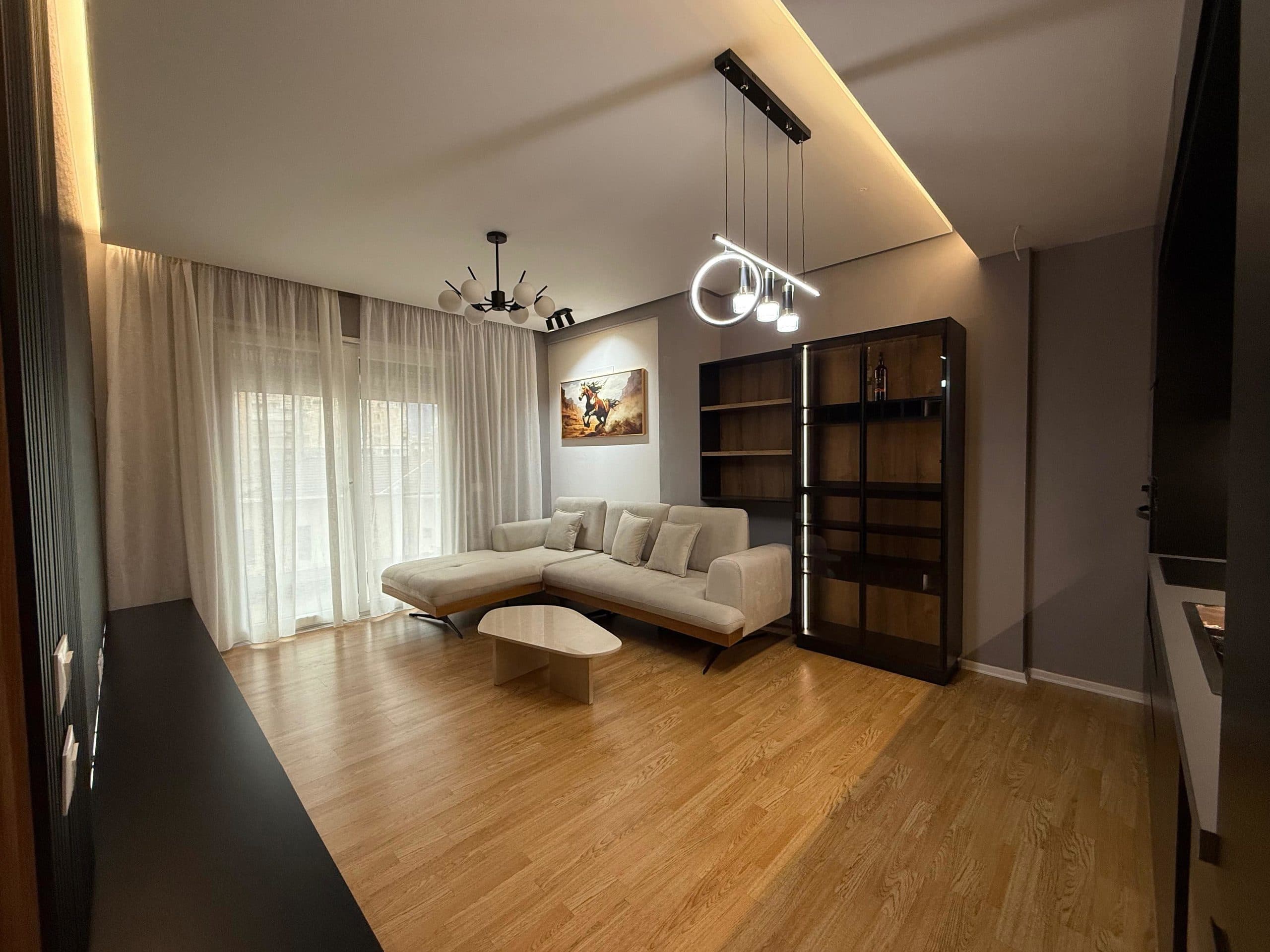 Jepet me qera apartament 2+1 ne Qender.