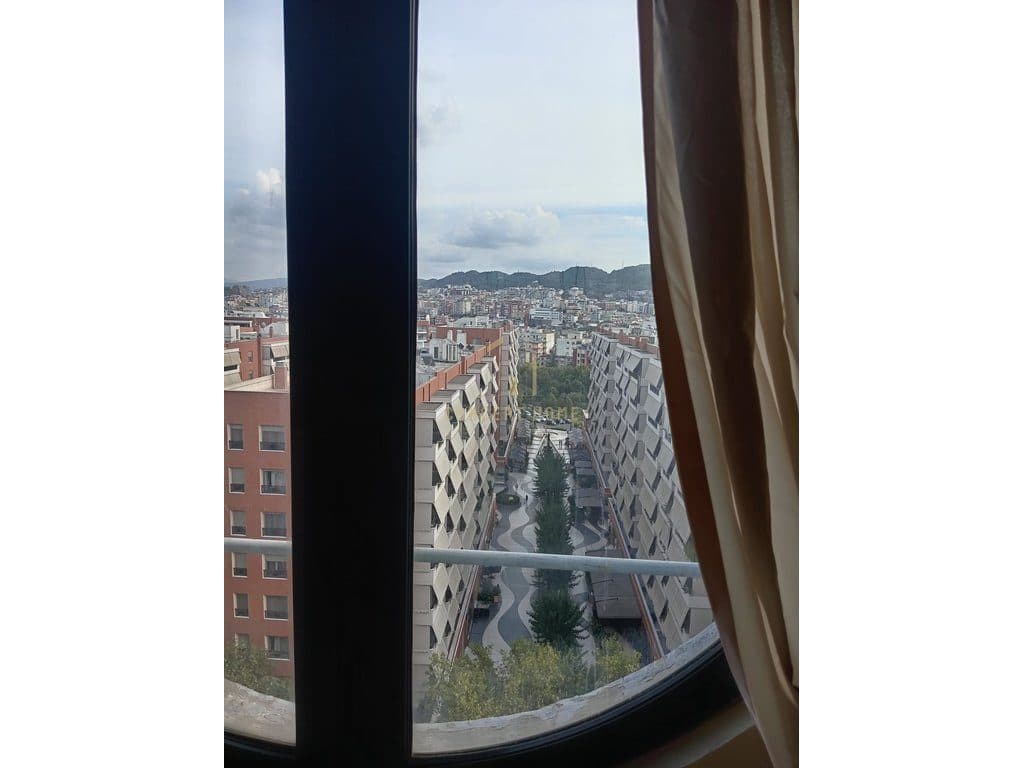 Jepet me qera apartament 2+1 perballe Deliorgjit