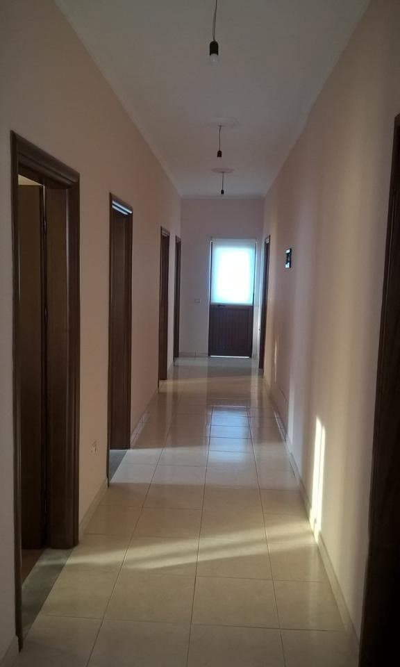 Vilë 3+1 Me Qira në Laprakë, Tiranë - 900€ | 505 m² 4