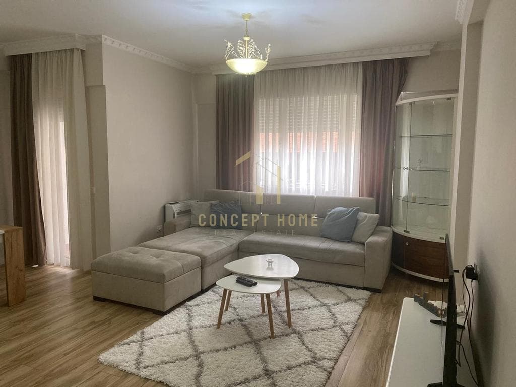 Jepet me qera apartment 2+1 tek Komuna Parisit- 900€