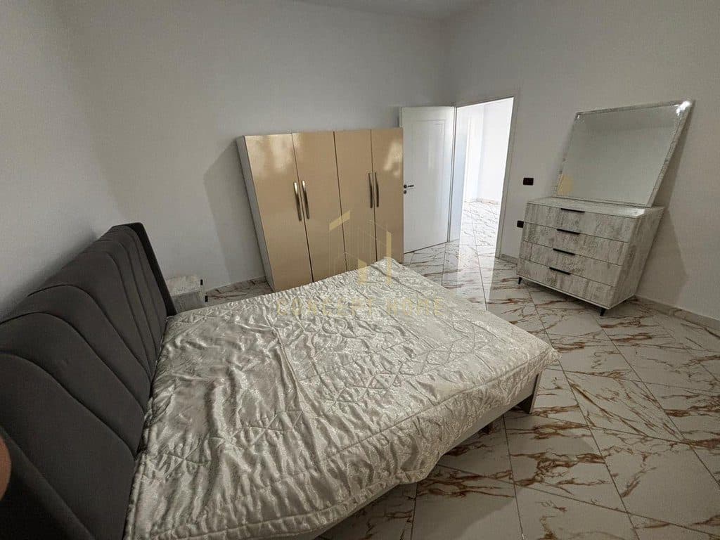 Jepet me qera shtepi private 2+1 Te 5 Maj 4