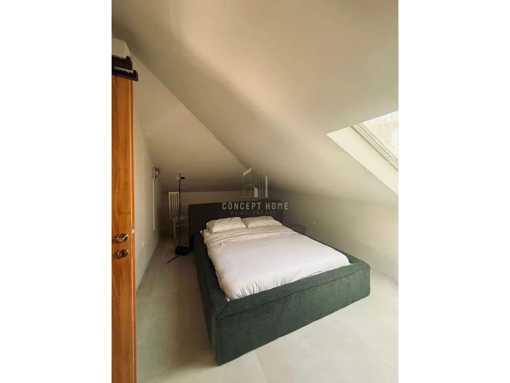 Jepet me qera apartament triplex ne Sauk.