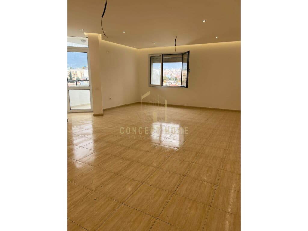 Jepet me qera ambjent biznesi /2300 euro 4