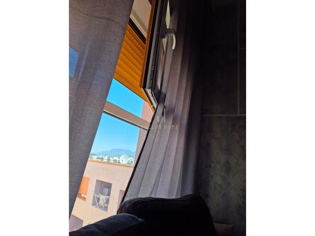 Jepet me qera apartament 1+1 & post parkimi ne Ali Dem 3
