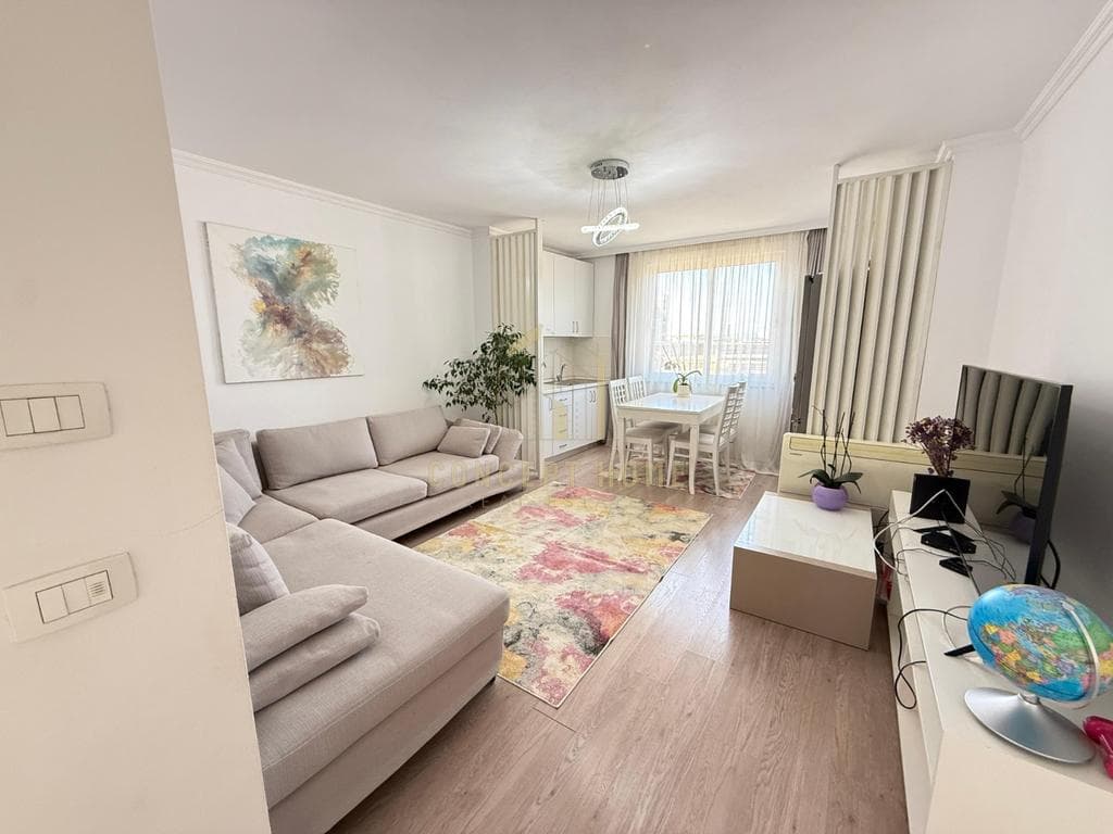 Shitet apartament 2+1 ne Kinostudio