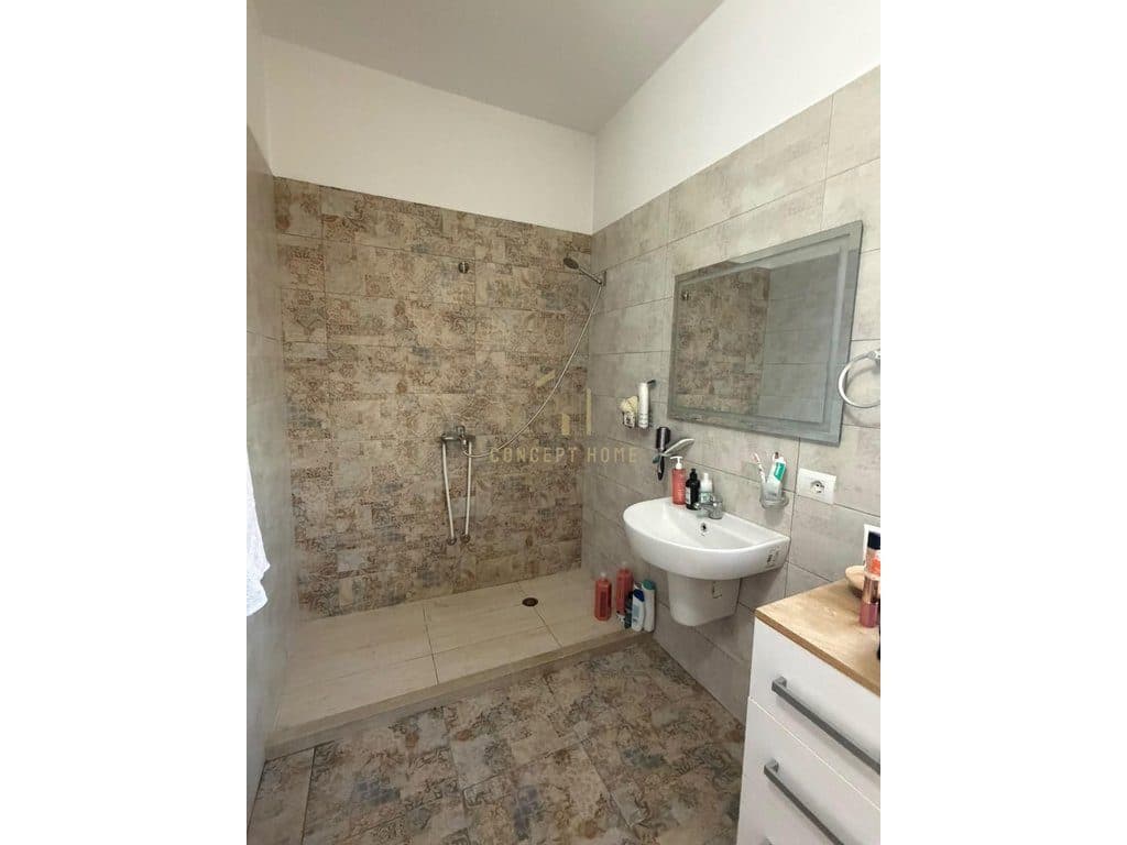 Jepet me qera apartament 2+1+2 tek 21 Dhjetori 4