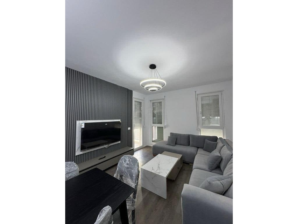 Jepet me qera apartment 2+1+2 Te Univers City
