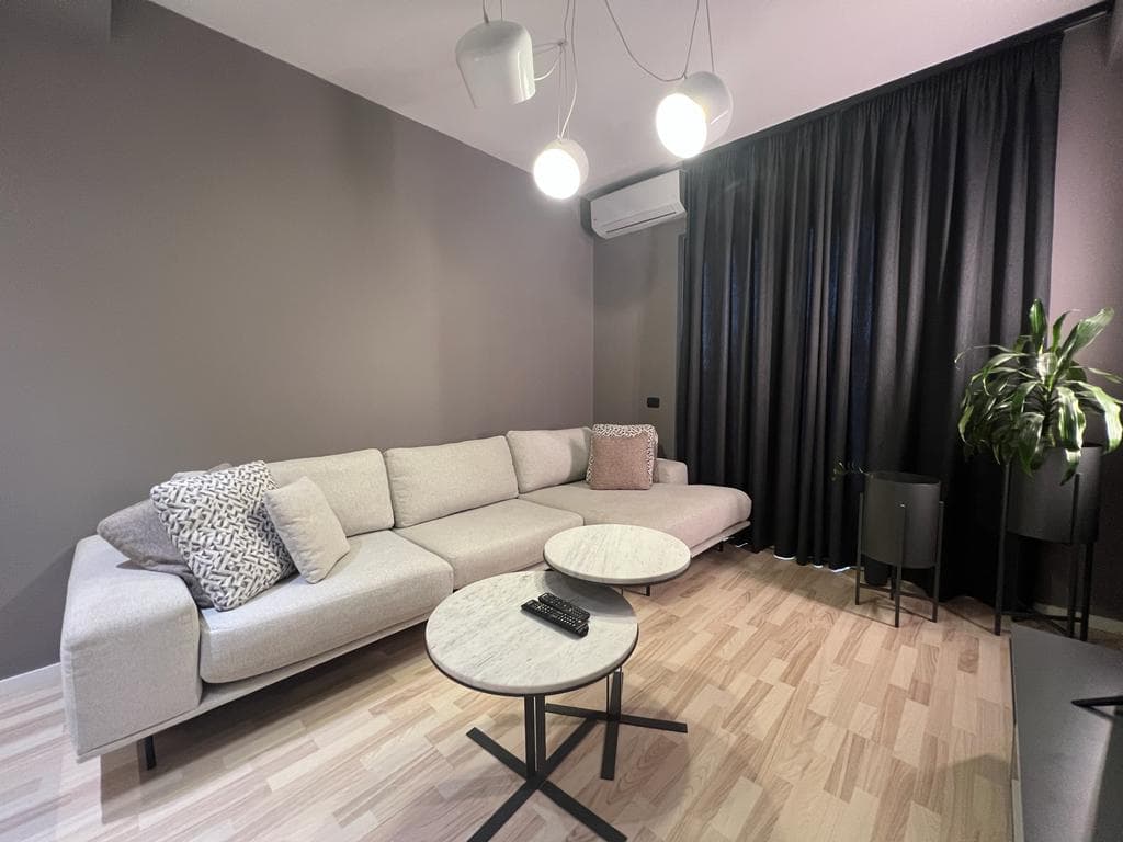 Apartament 1+1 Me Qira në Rruga e Kavajës, Tiranë - 1400€ | 70 m² 2