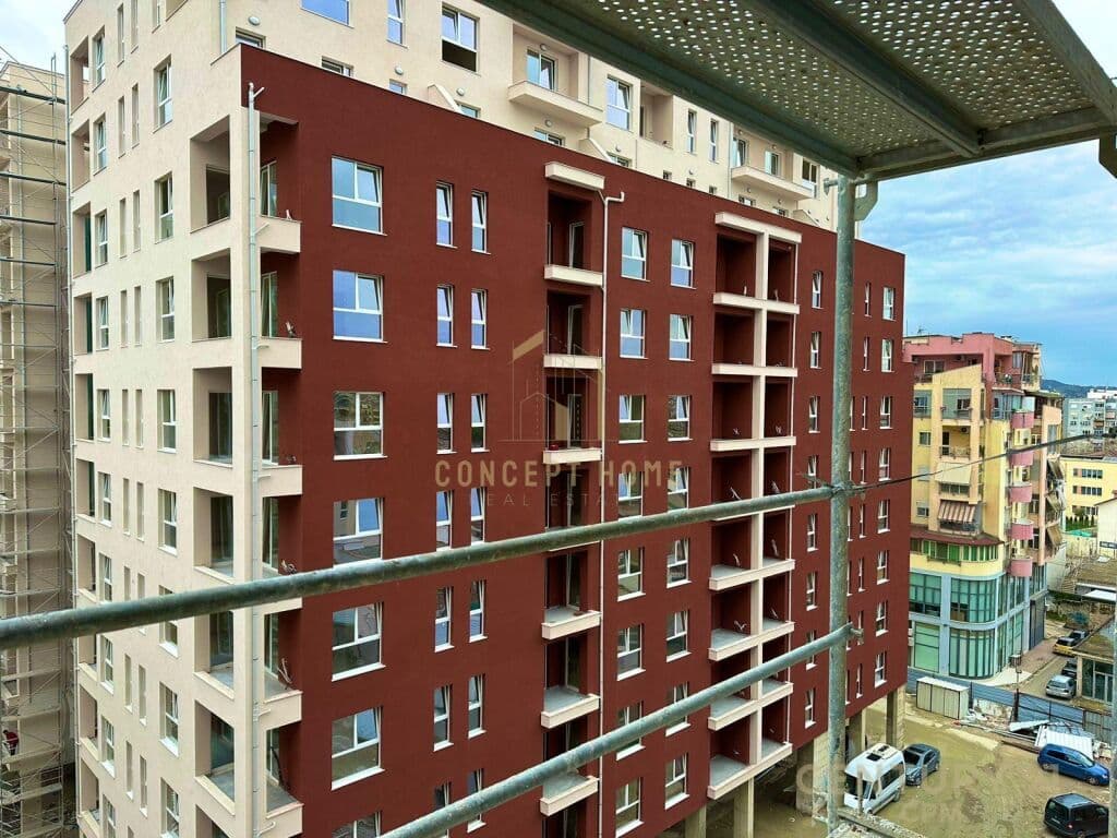 Shitet apartament 1+1 Tek Zoja Keshillit te Mire , Kompleksi Aura 2