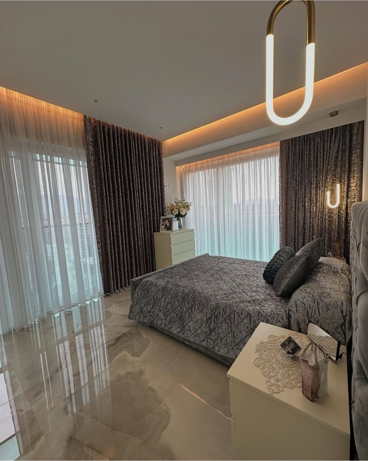 Shitet Apartament 3+1+2 tek Ambasador 3 2