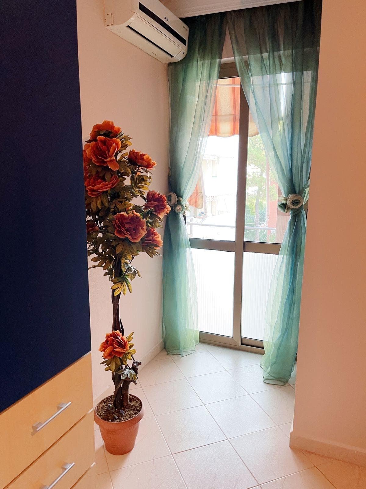 Shitet Apartament 1+1 ne Golem 2