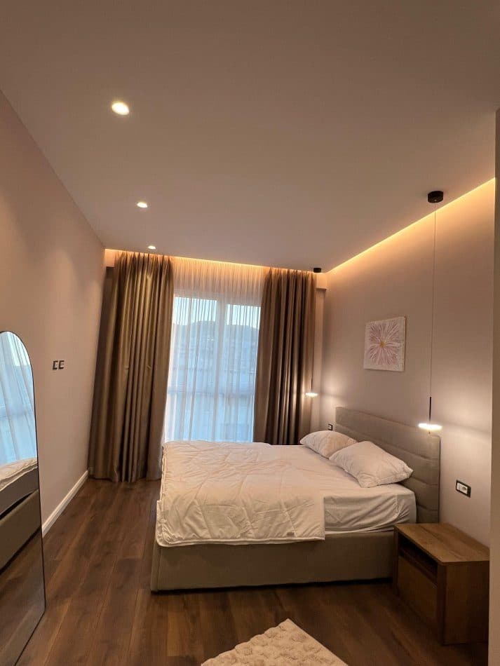 Jepet me qera apartament 2+1+2 tek Komuna e Parisit 4