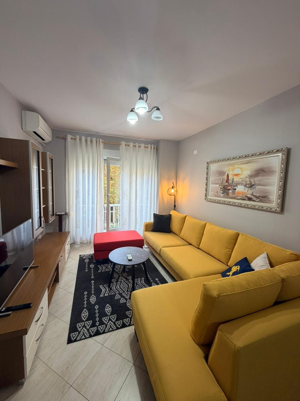 Jepet me qera apartament 2+1+2 tek Kontakt, 21-Dhjetori