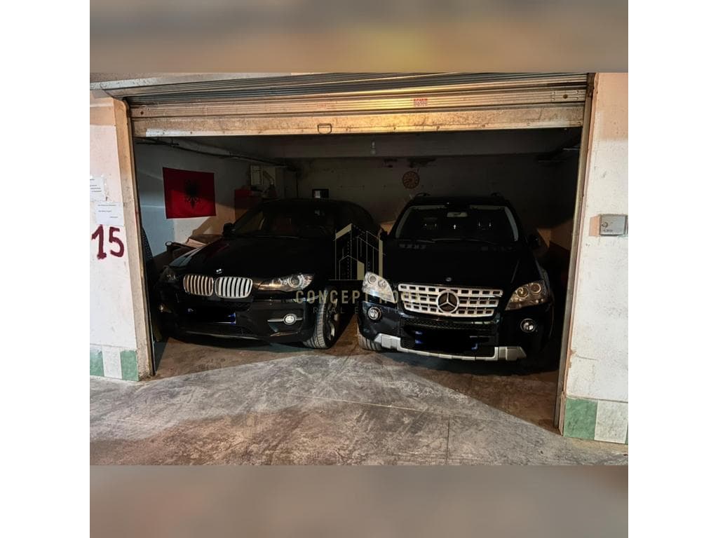 Jepet me qera apartament 3+1+garazhd ne Komune te Parisit 4