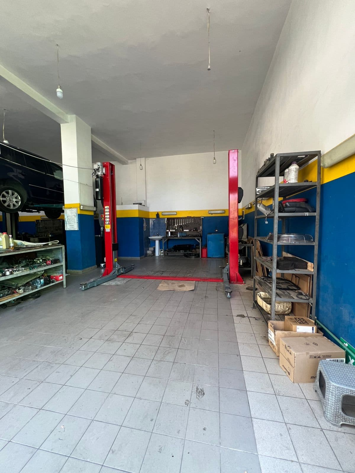 Dyqan Për Qira në Komuna e Parisit, Tiranë - 1200€ 1