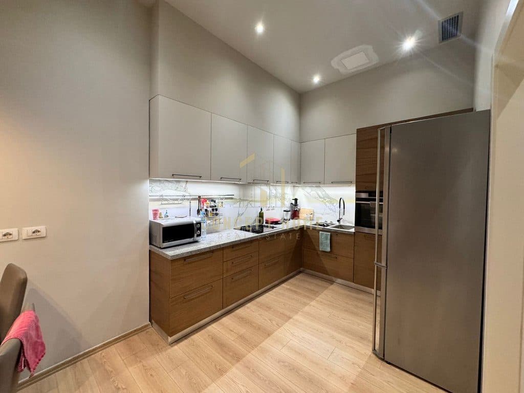 Shitet Apartament 3+1+2 tek Liqeni i Thate 4