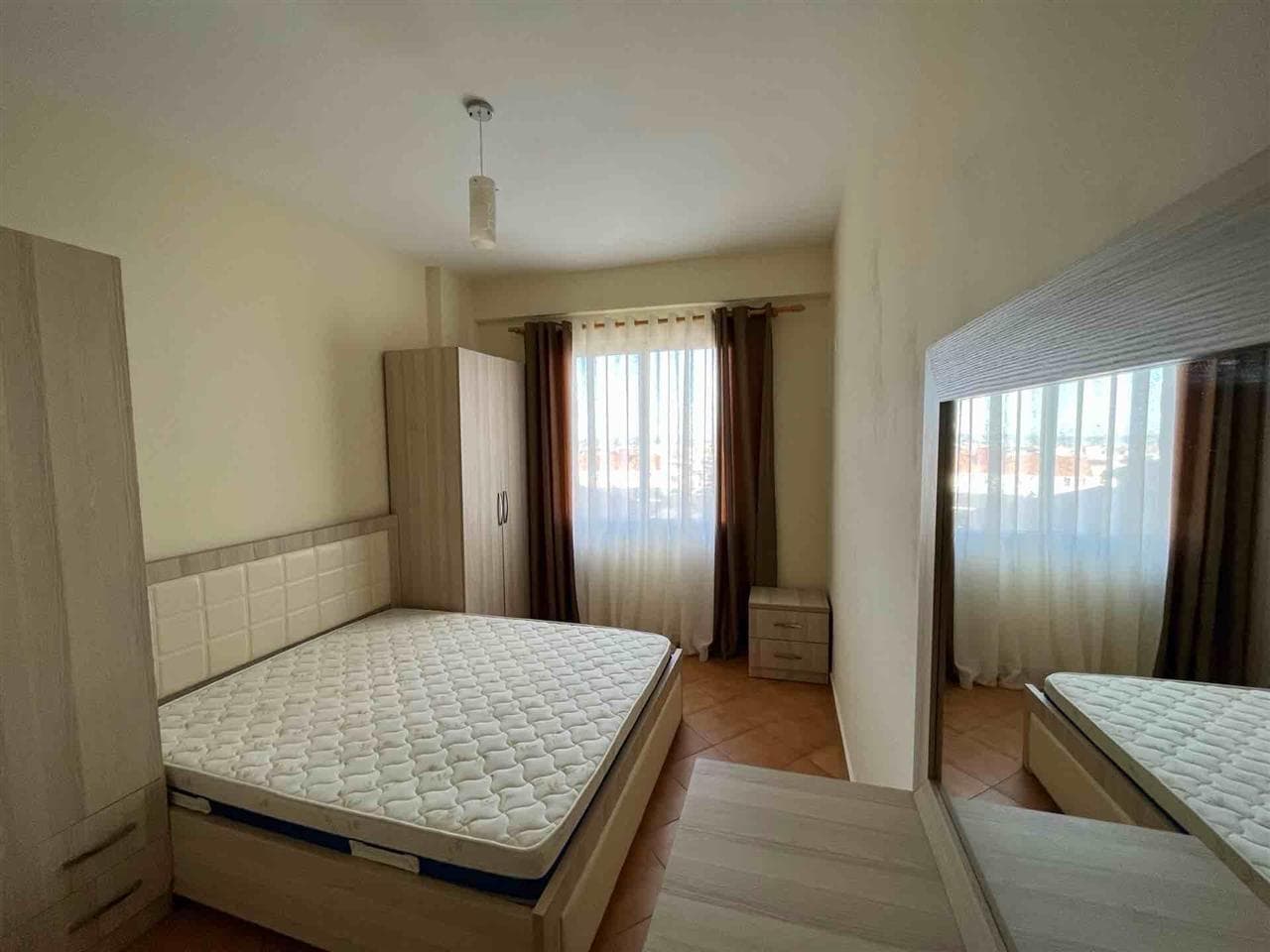 Jepet me qera apartament 3+1+2 Ne Fresk