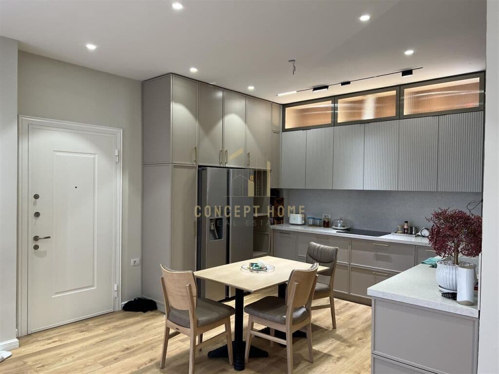 Shitet Apartament 3+1+2 Tek Kodra e Diellit 4