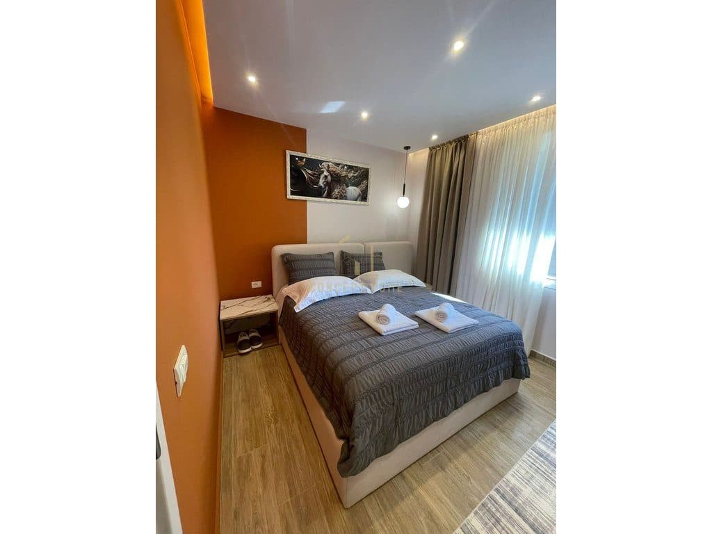 Jepet me qera apartament 1+1 ne 5 4