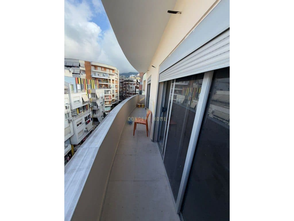 Shitet apartament 2+2+Ballkone ne zonen e Freskut. 4