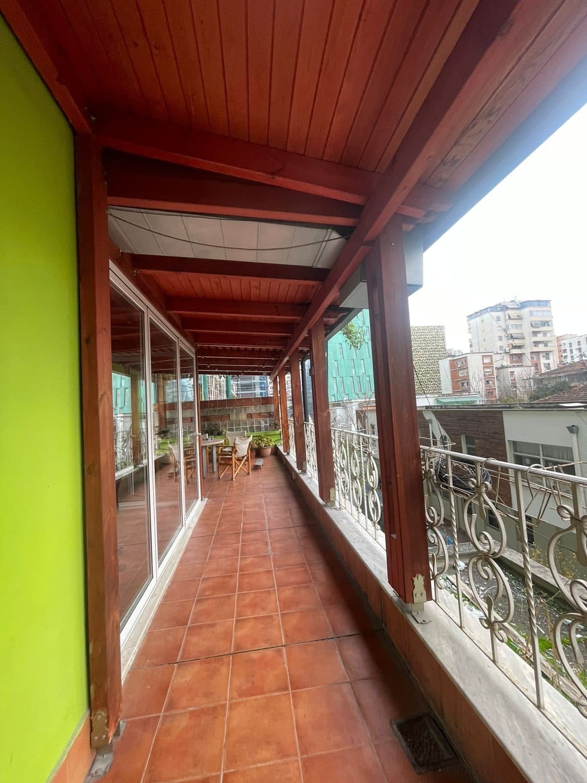 Shitet Apartament 3+1 ne Bllok 2