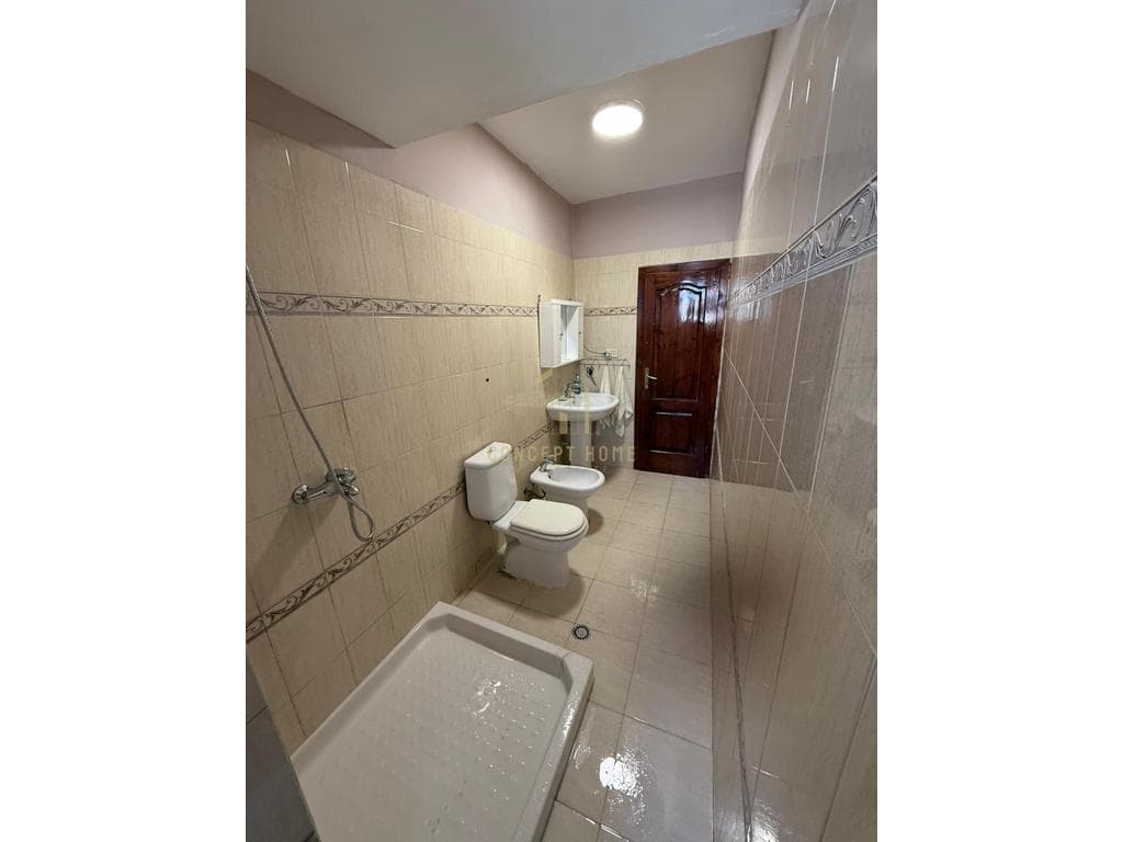 Jepet me qera apartament 2+1 ne Qender 2