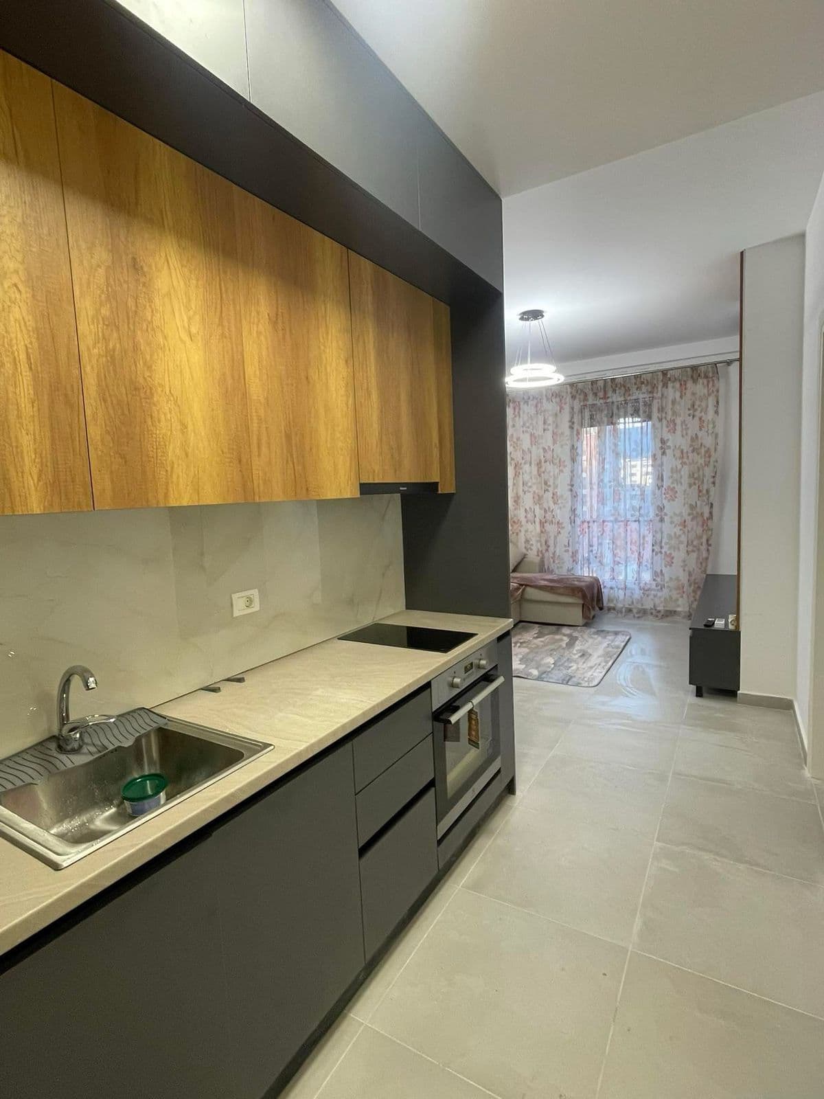 Jepet me qera apartament 1+1 Te Pazari Ri 4