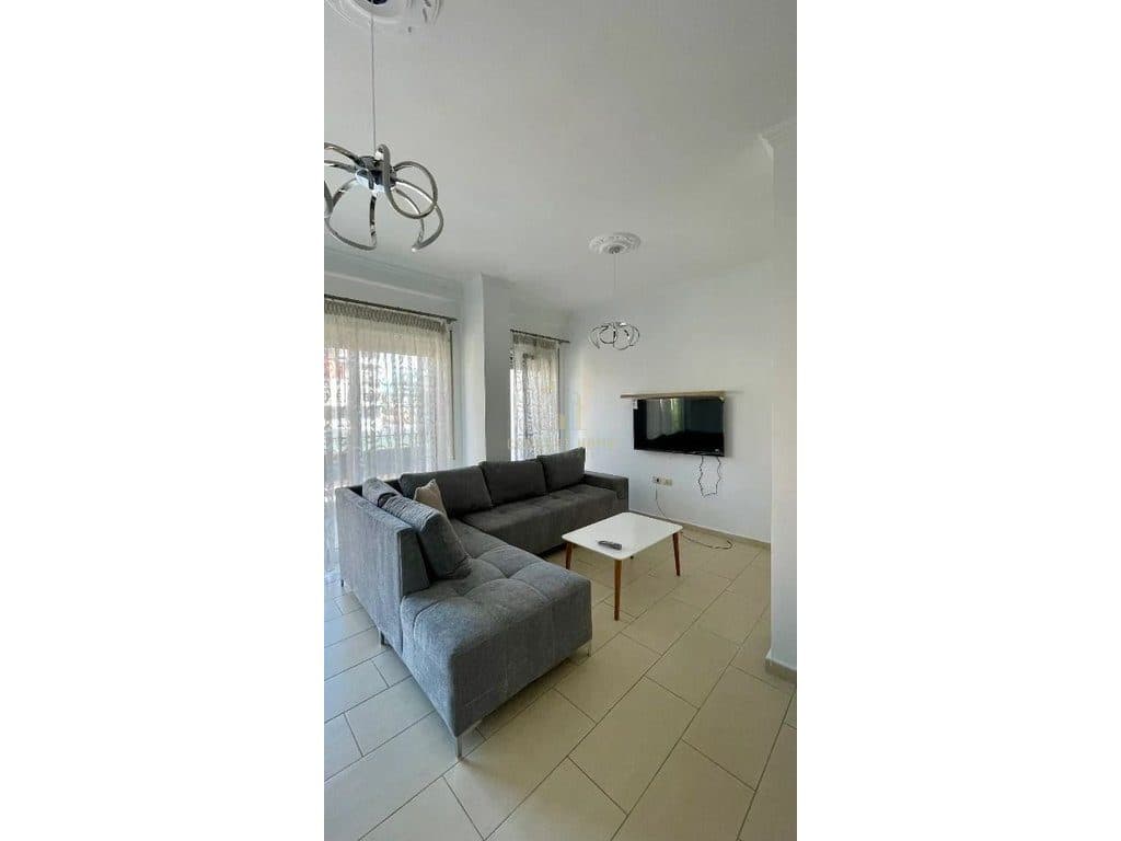 Jepet me qera apartament 1+1 ne Qender.