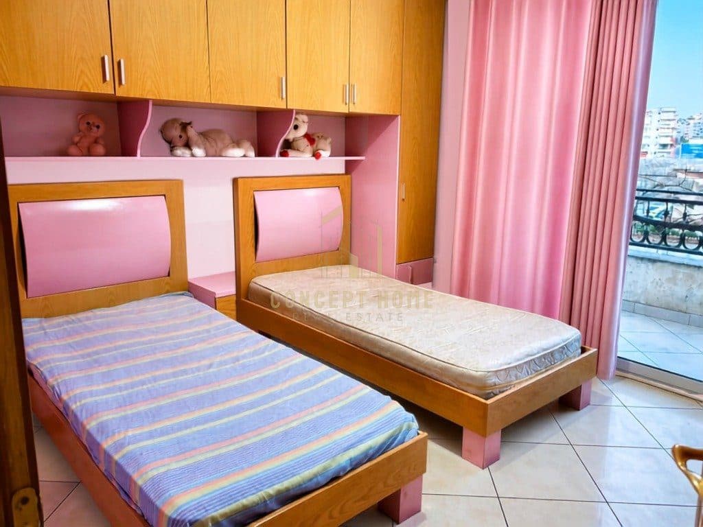 Jepet me qera Apartament 3+1+2 ne 4