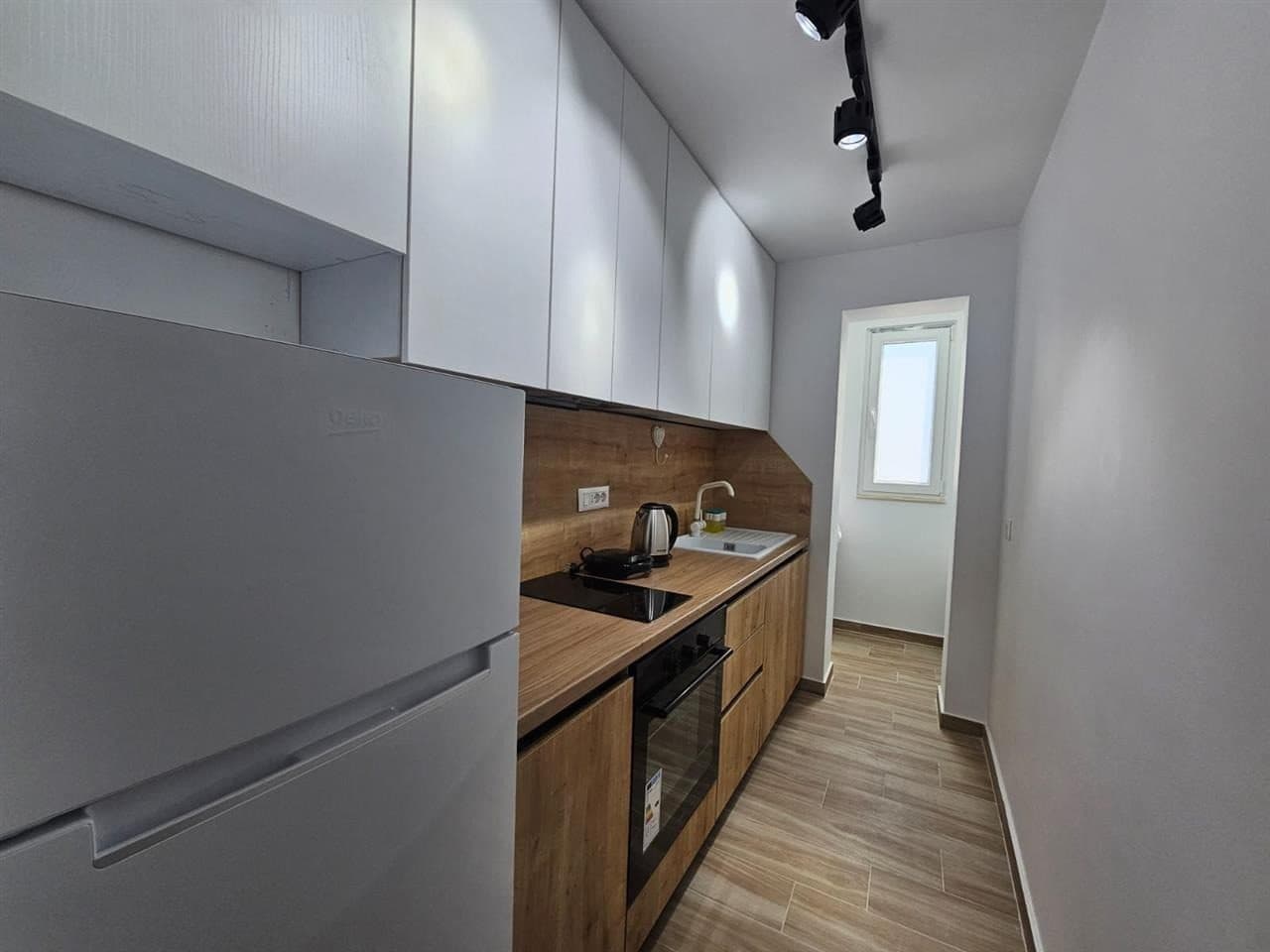 Jepet me qera apartament 1+1 tek Rruga Kongresi i Manastirit / 530 Euro(i diskutueshem) 2