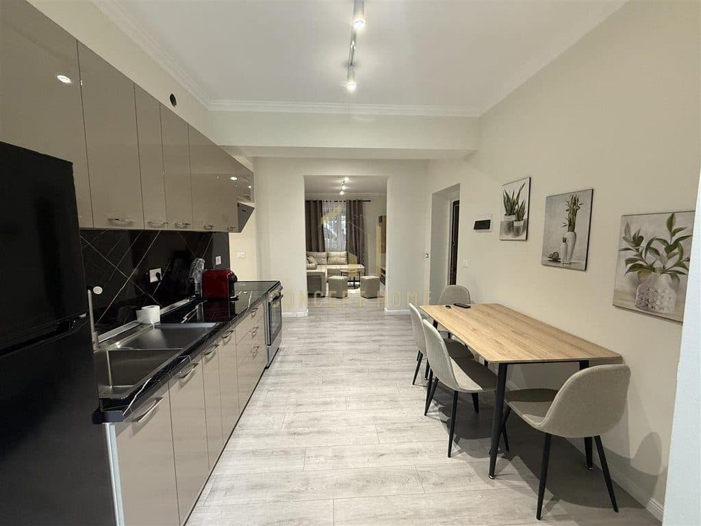 Jepet me qera Apartament 1+1 ne Komune te Parisit.