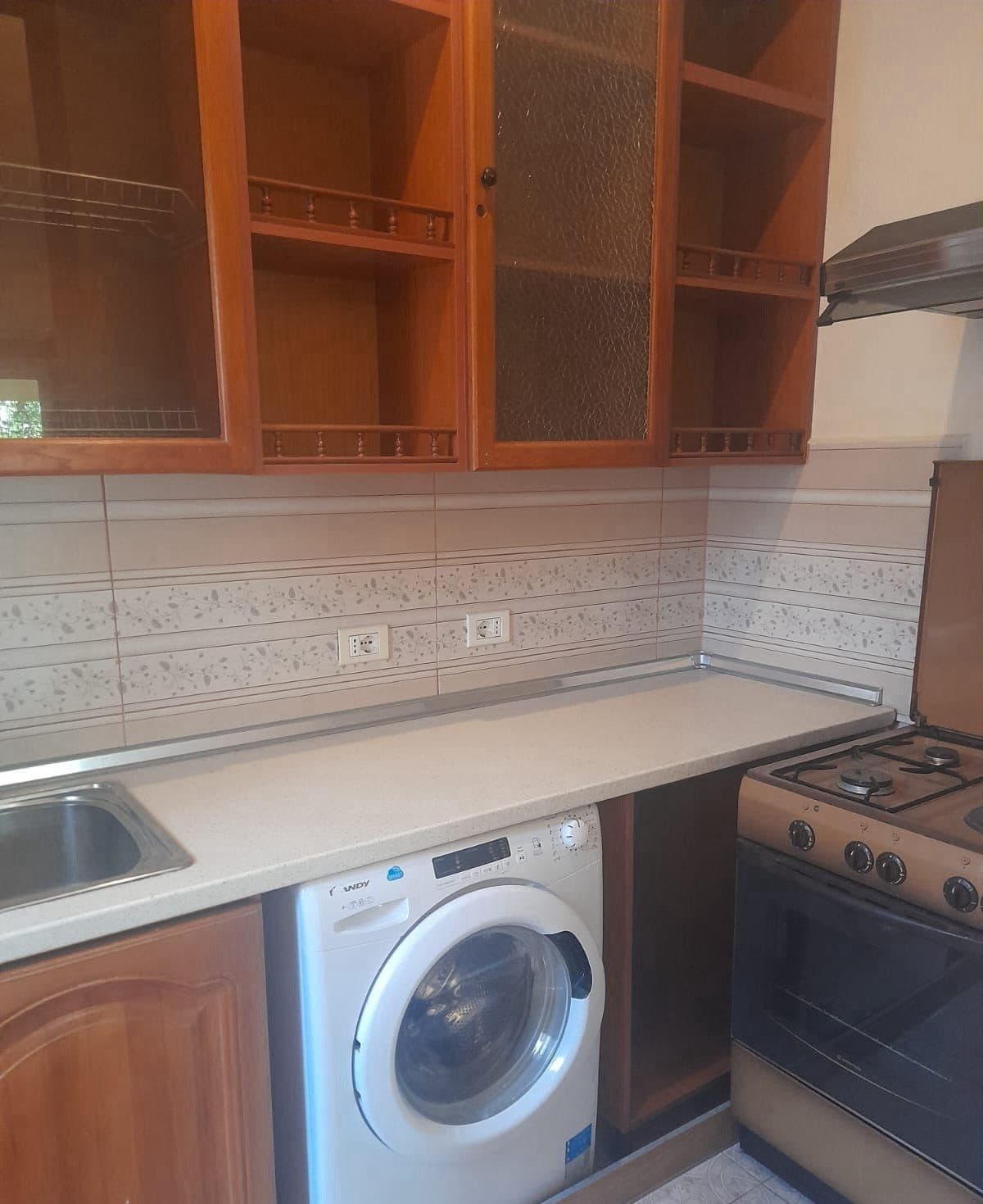 Jepet me qera Apartament 2+1 Te Kristal Center 4