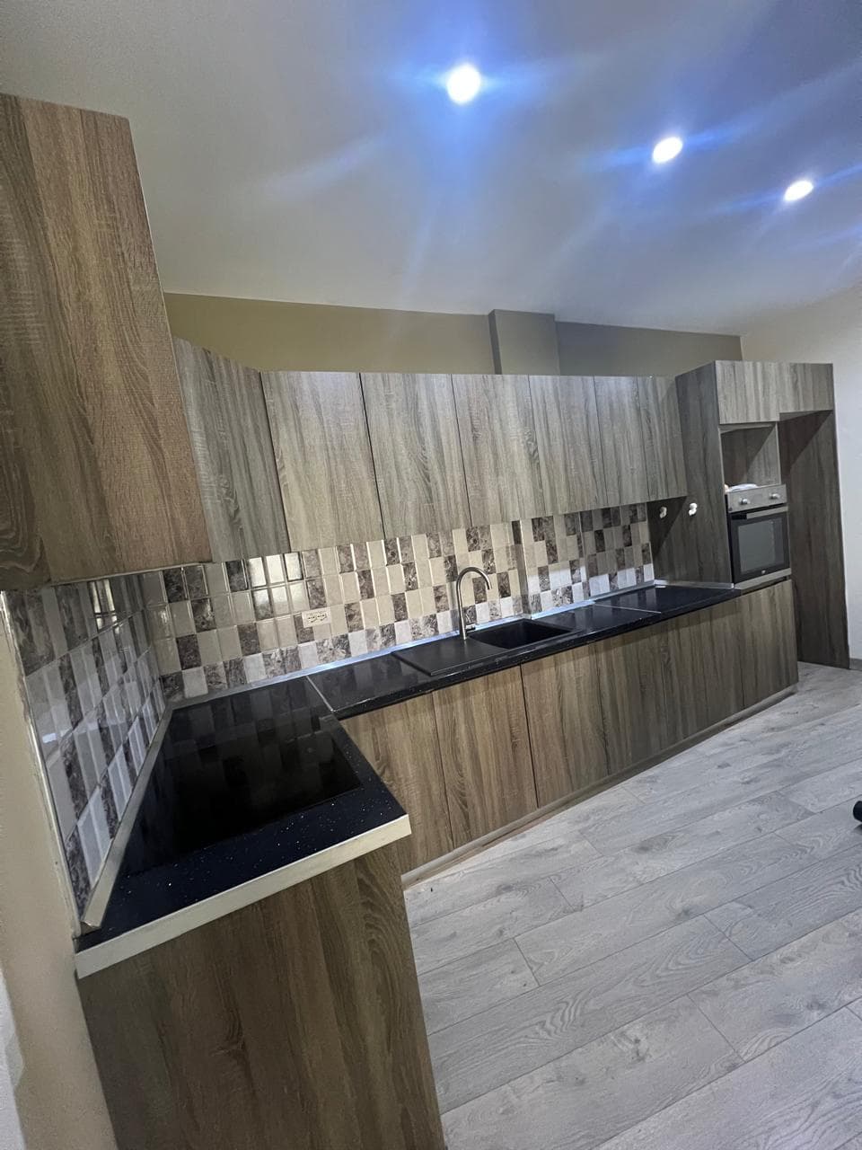 Shitet Apartament 2+1 Ne Astir 3