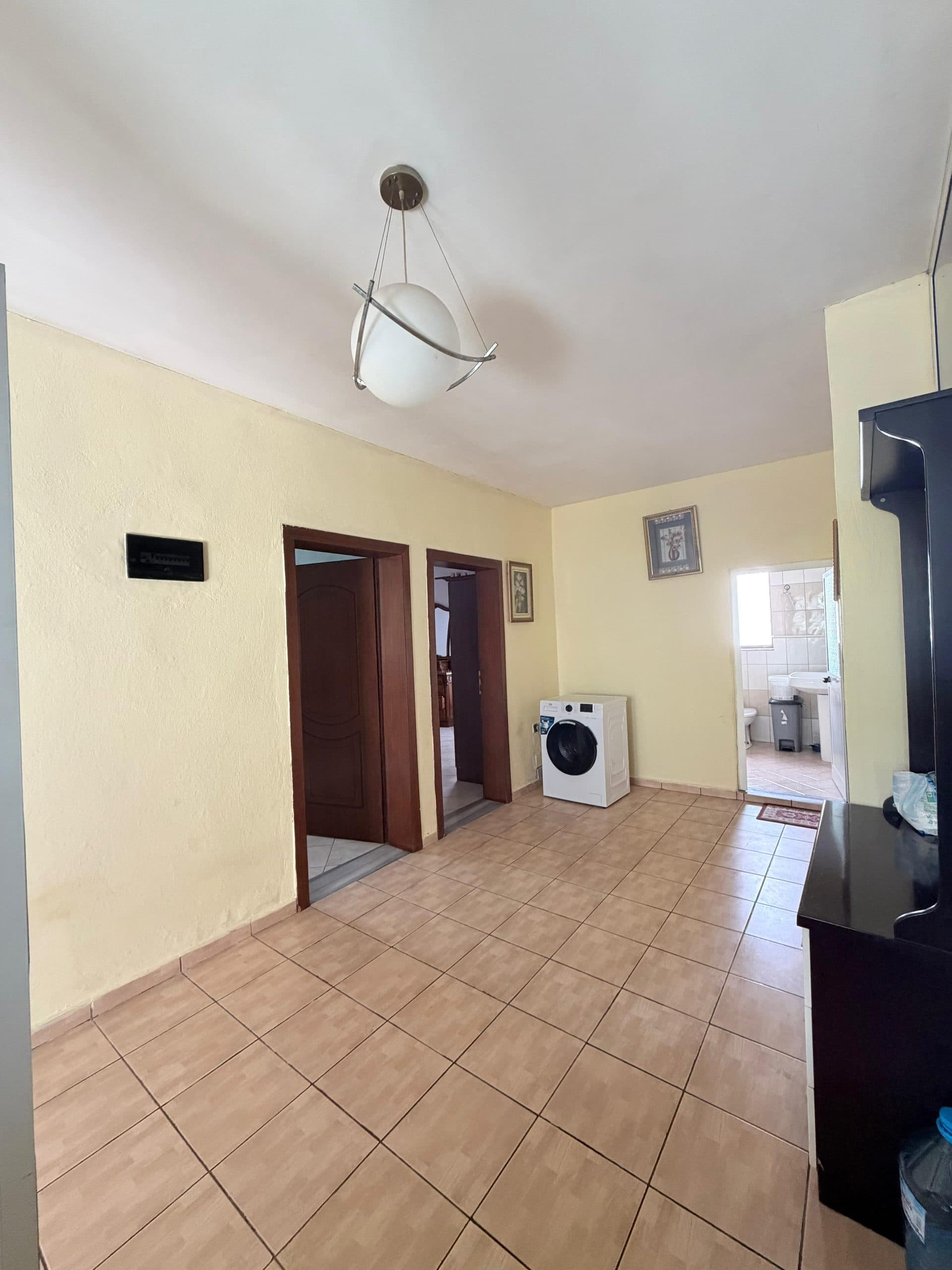 Jepet me qera shtepi private 3+1, ne Kamez