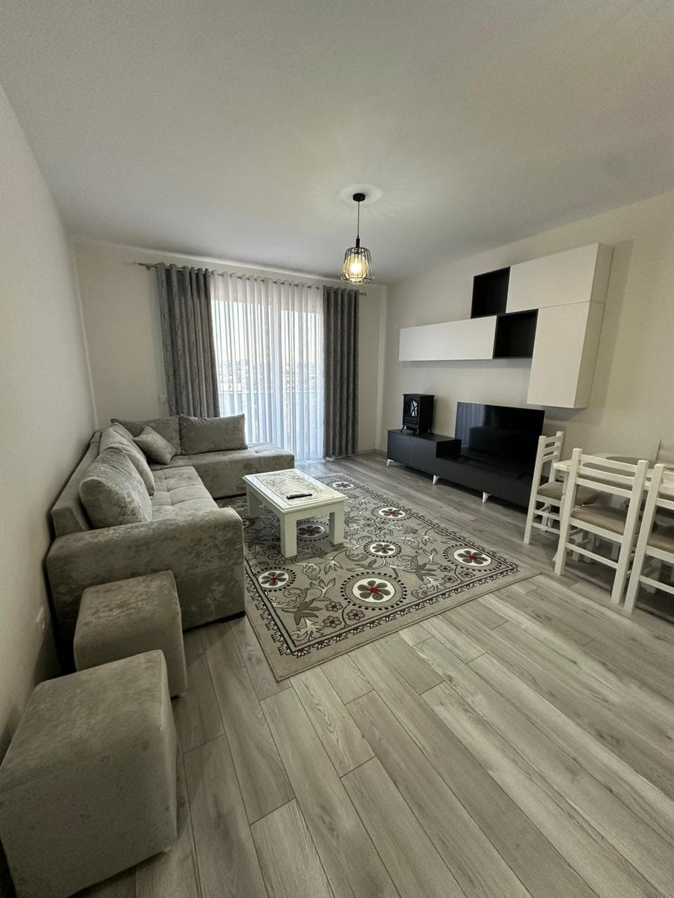 Apartament 2+1+2 Me Qira në Kamëz - 500€ | 117 m²