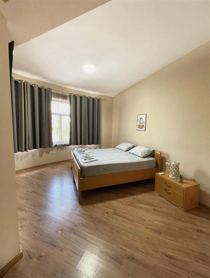 Jepet me qera apartament 2+1 Ne Bllok 3
