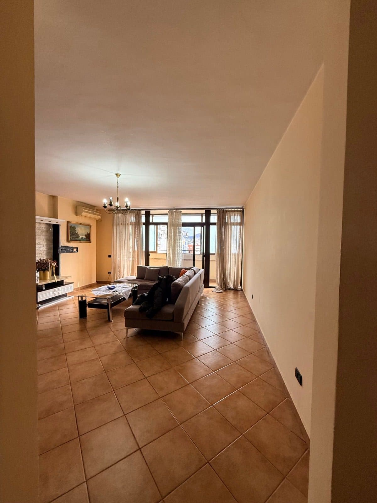 Apartament 2+1 Me Qira tek Rruga e Kavajes - 700€ | 120 m² 3