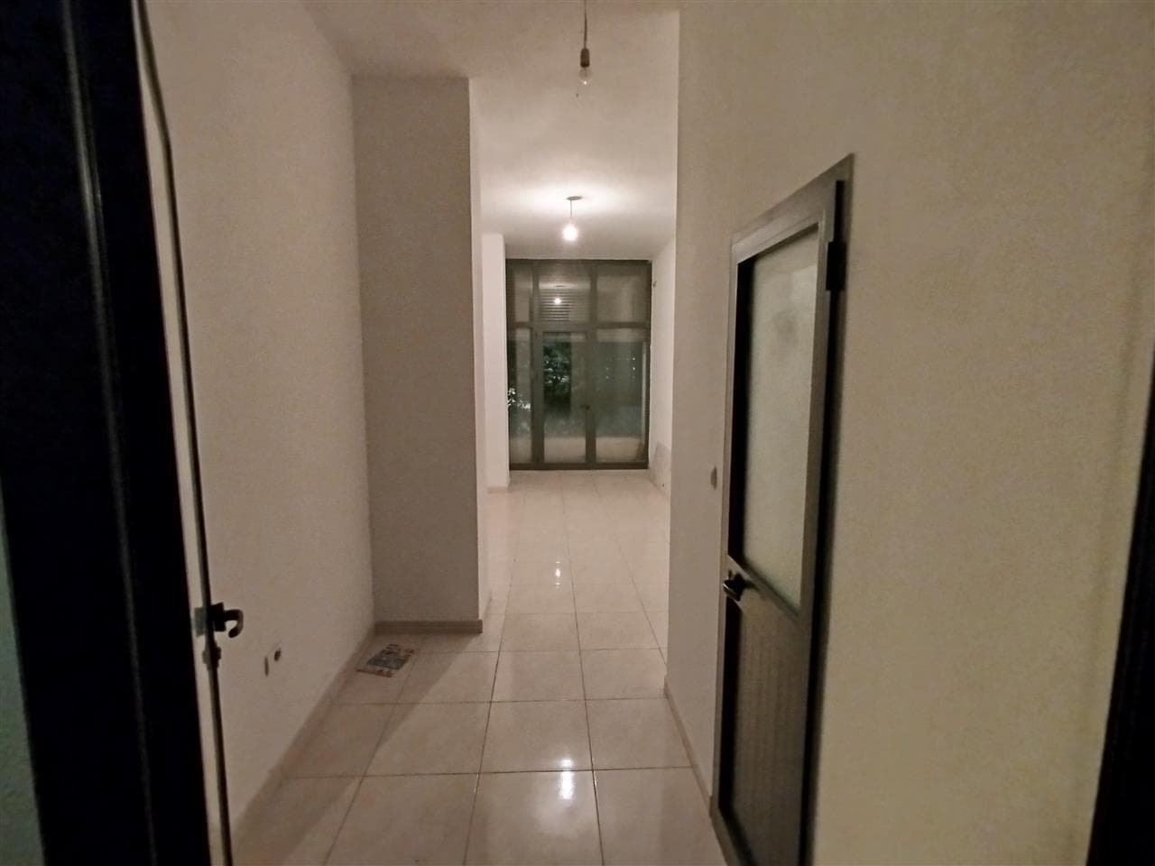 Jepet me qera ambient per zyra Ne Astir 2