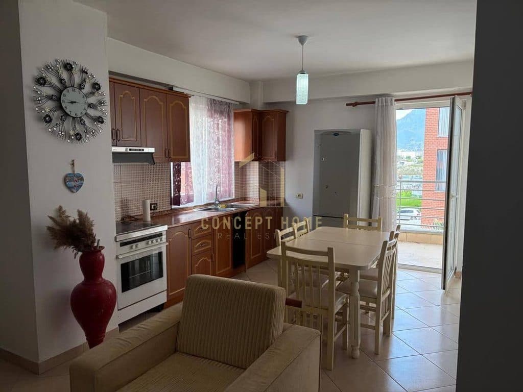 Jepet me qera apartament 3+1+2 tek Bulevardi i ri