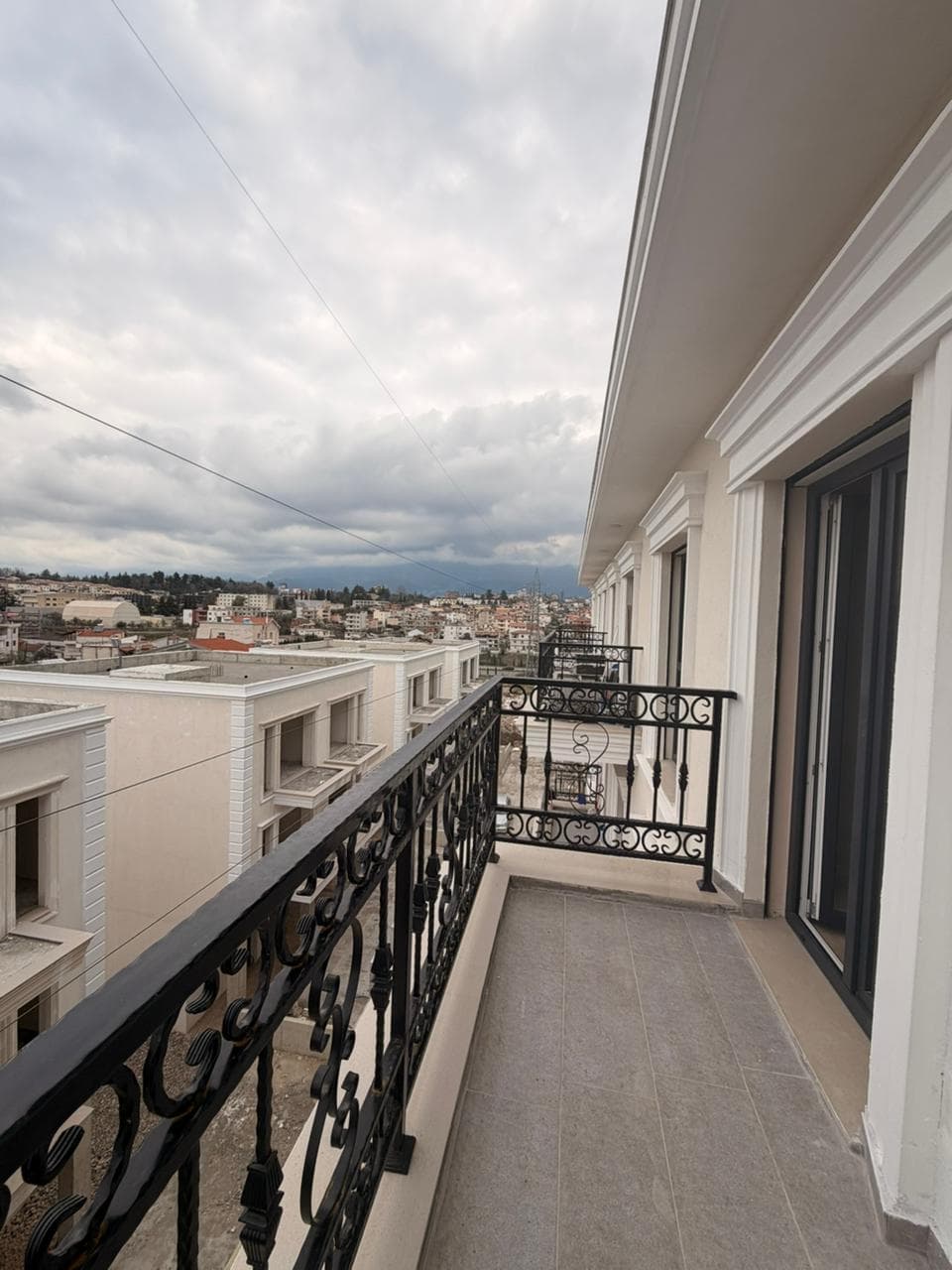 Shitet apartament 1+1 ne Sauk ,Tirana Porta e Re 2