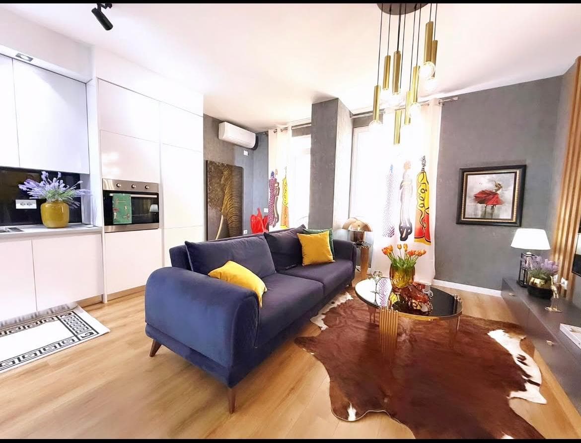 Apartament me qera 1+1+2 ne Qender. 3