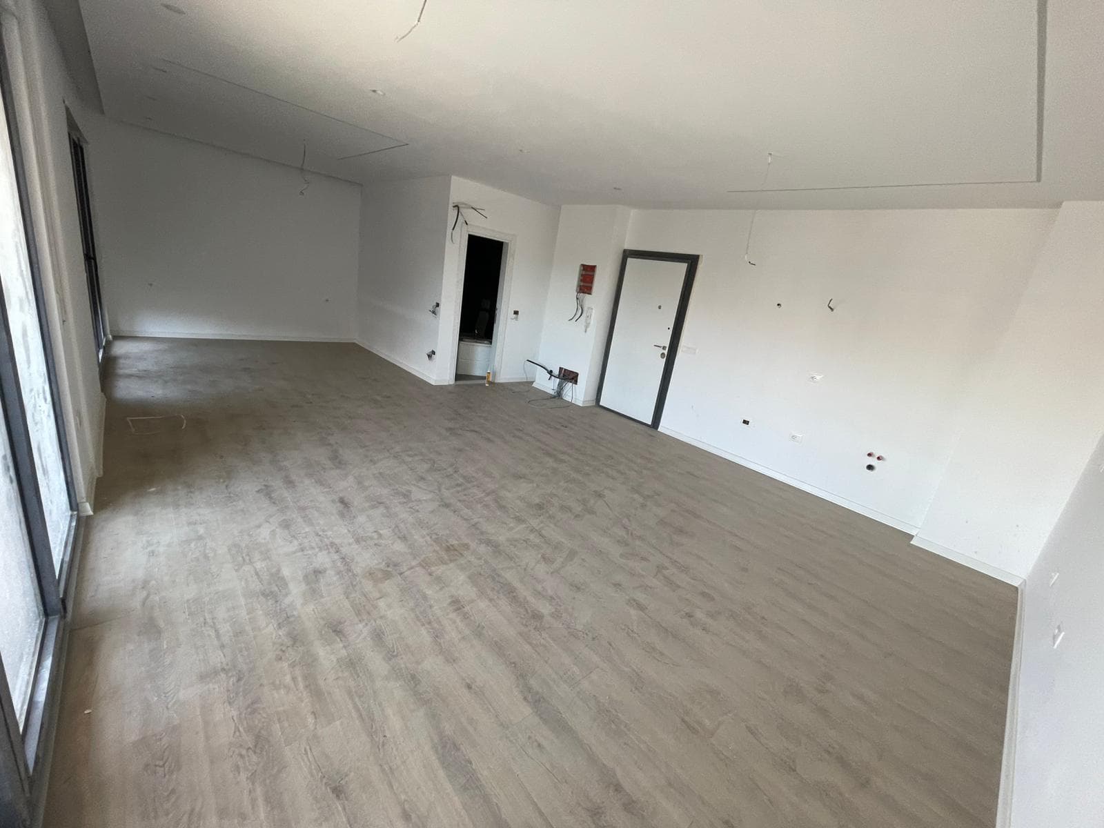 Jepet me qera apartament 1+1 tek Bulevardi i Ri 3