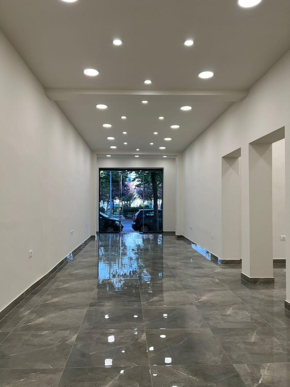 Dyqan 1+1 Me Qira në Stadiumi Dinamo, Tiranë - 2500€ | 67 m²
