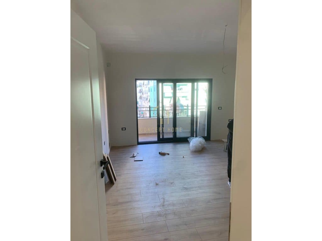Jepet me qera apartament 3+1+3 tek Kristal Center 3