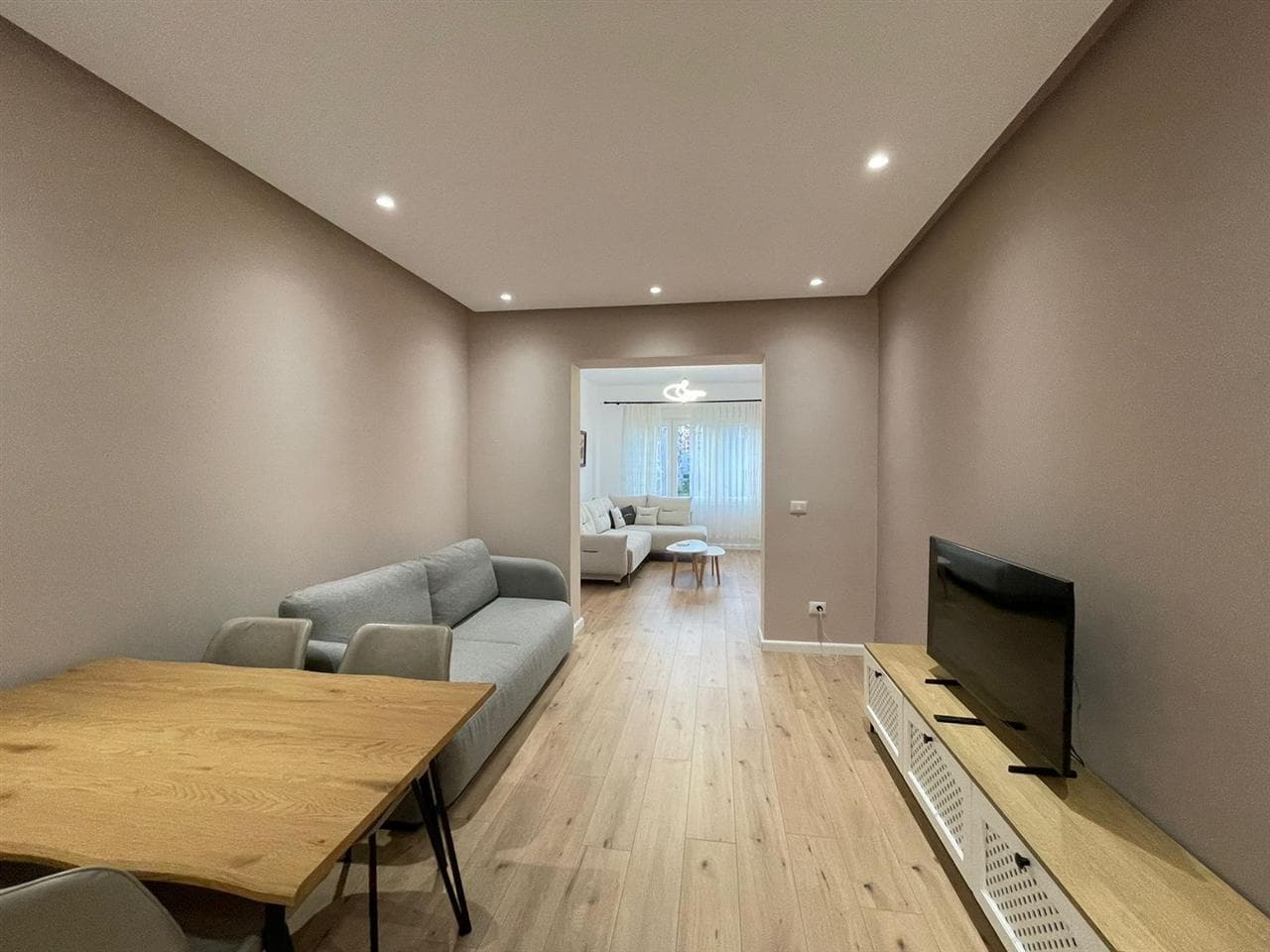 Jepet me qera apartment 2+1 tek Liqeni Artificial 4