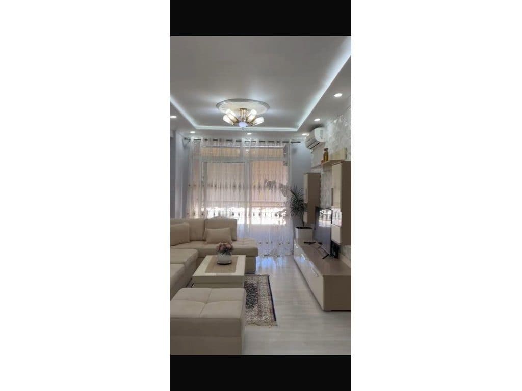 Jepet me qera apartament, Astir 2
