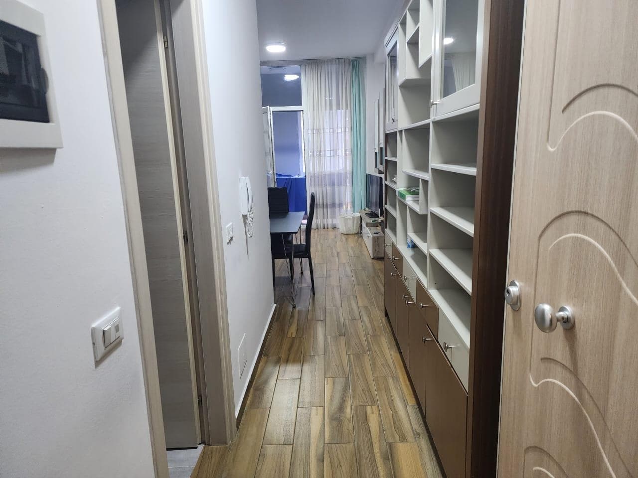 Apartament 1+1 me Qira në Komunën e Parisit, Tiranë – 570€ | 60 m² 3