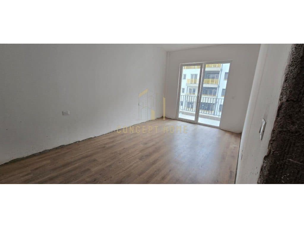 Shitet apartament 2+1 ne Laprake 4
