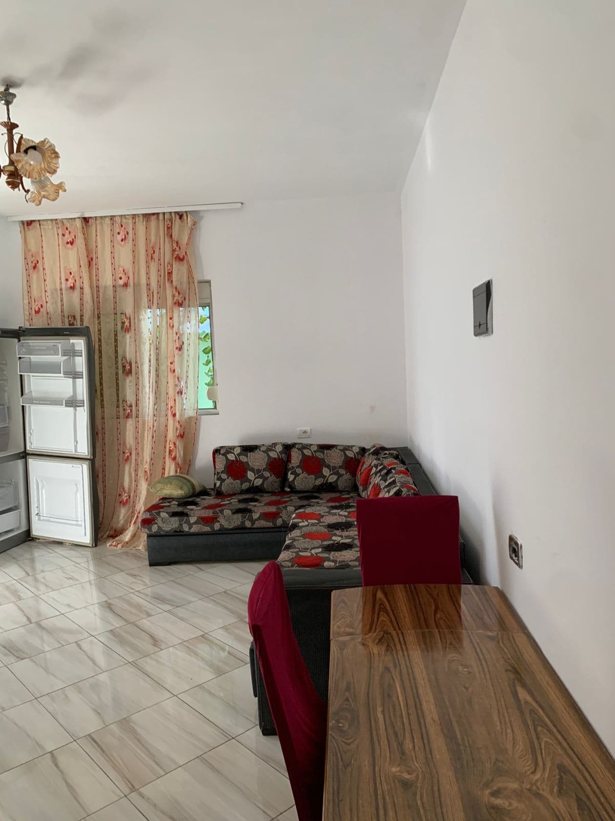 Jepet me qera apartament 1+1 ne 5 Maj
